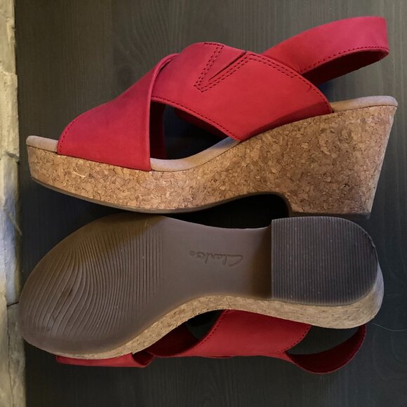 Clark’s GISELLE Dove Cherry Wedge Sandals in size 7 - Picture 5 of 9